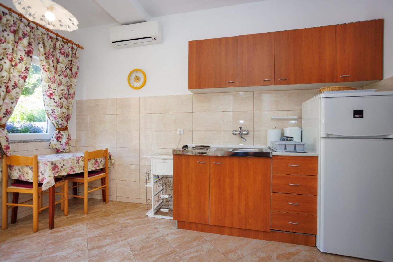 Apartment Studio Close To Sea Крк Экстерьер фото