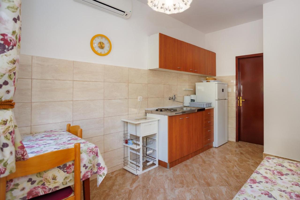 Apartment Studio Close To Sea Крк Экстерьер фото