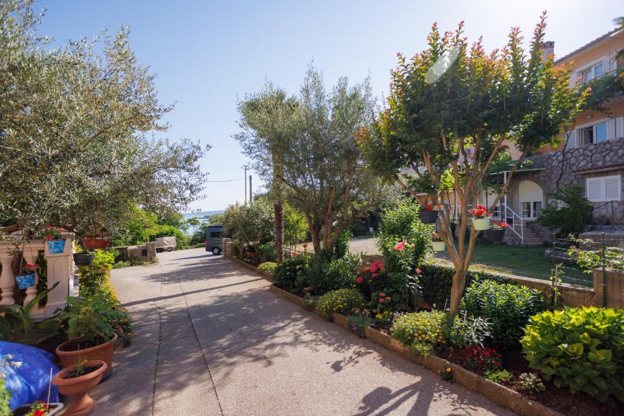 Apartment Studio Close To Sea Крк Экстерьер фото